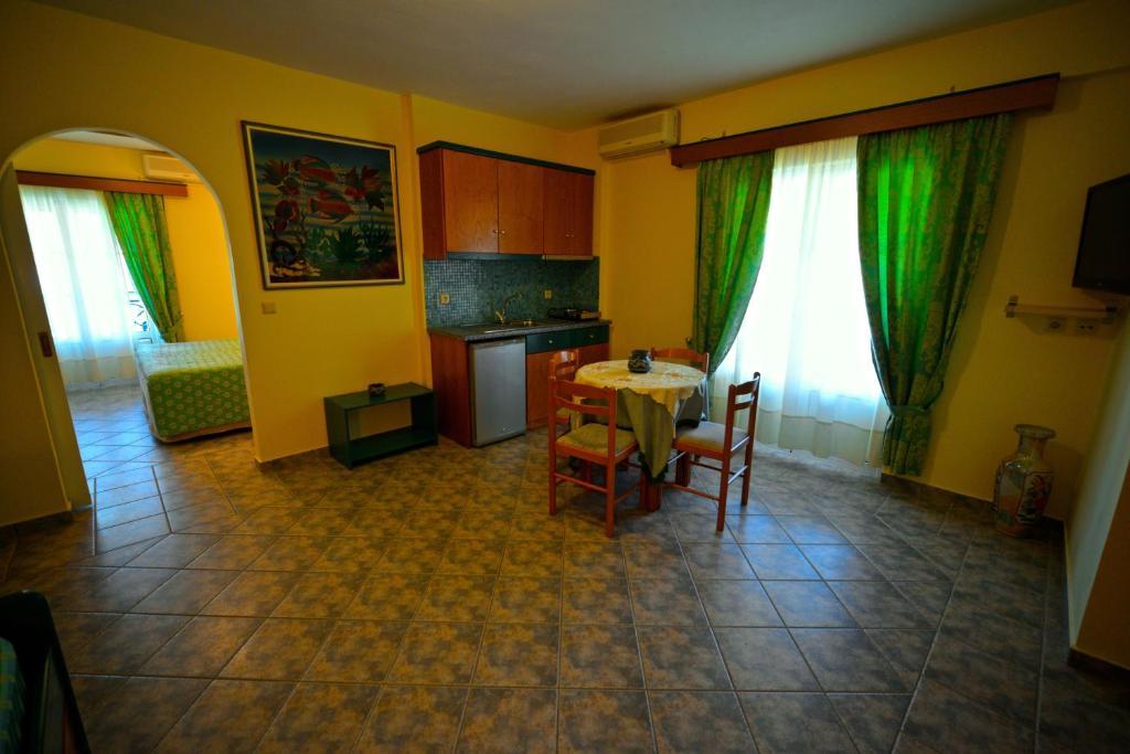 Hotel Odeon Vasilikí Pokoj fotografie